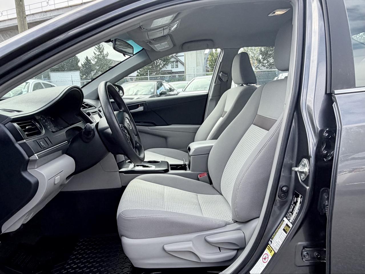 2014 Toyota Camry FINANCING AVAILABLE Photo10