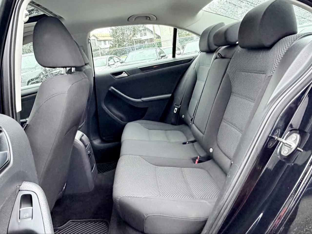 2016 Volkswagen Jetta FINANCING AVAILABLE Photo15