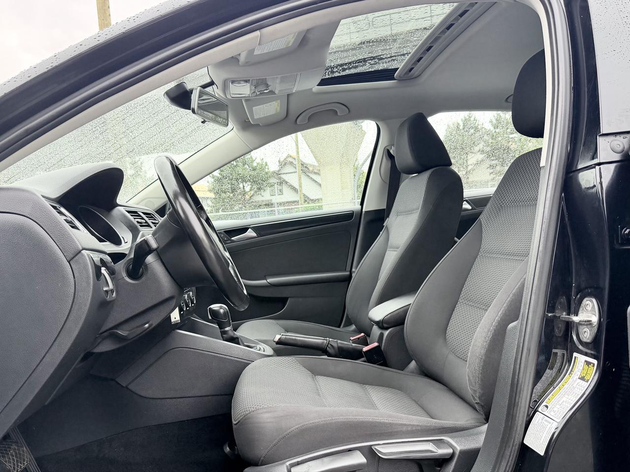 2016 Volkswagen Jetta FINANCING AVAILABLE Photo9