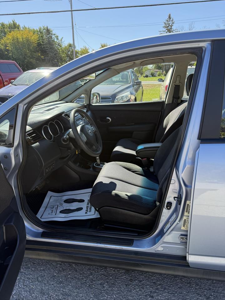 2012 Nissan Versa SL Photo