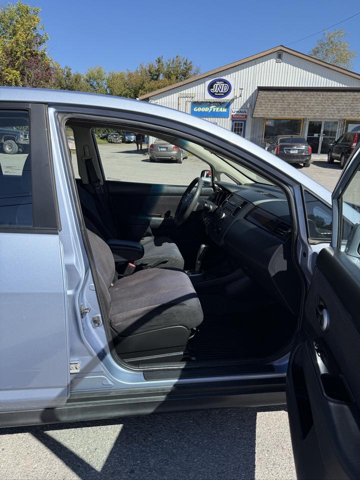 2012 Nissan Versa SL Photo