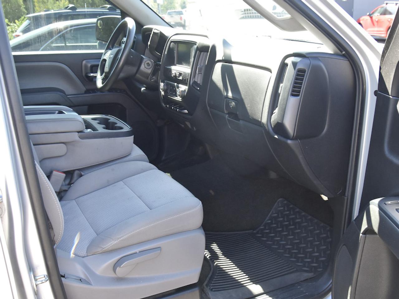 2018 Chevrolet Silverado 1500 4WD DOUBLE CAB 143.5" CUSTOM Photo