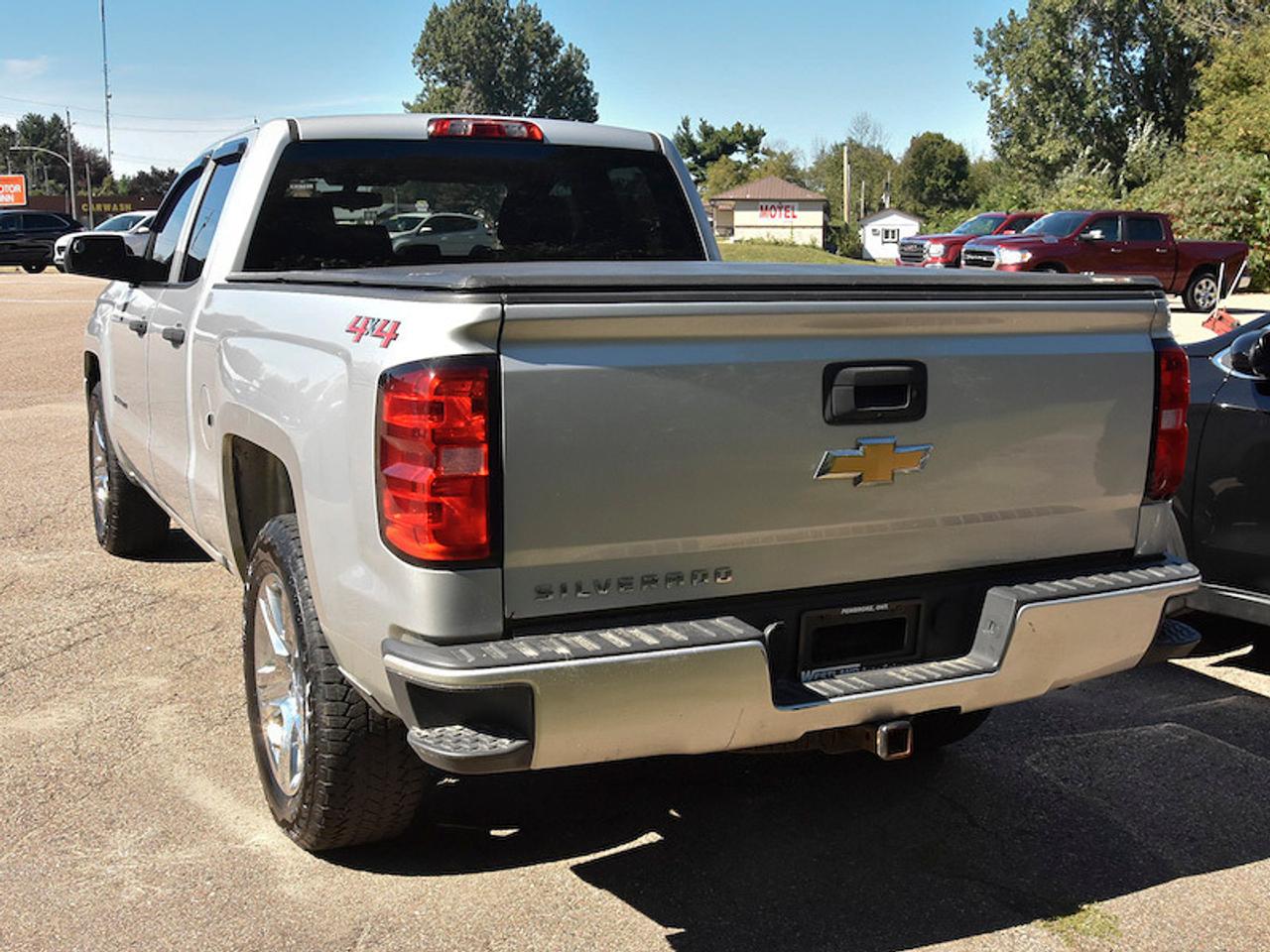 2018 Chevrolet Silverado 1500 4WD DOUBLE CAB 143.5" CUSTOM Photo