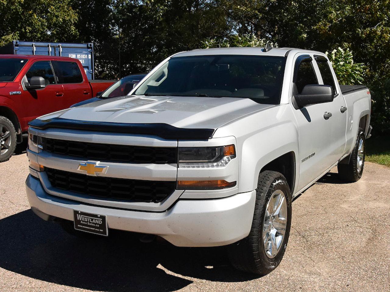 2018 Chevrolet Silverado 1500 4WD DOUBLE CAB 143.5" CUSTOM - Photo #1