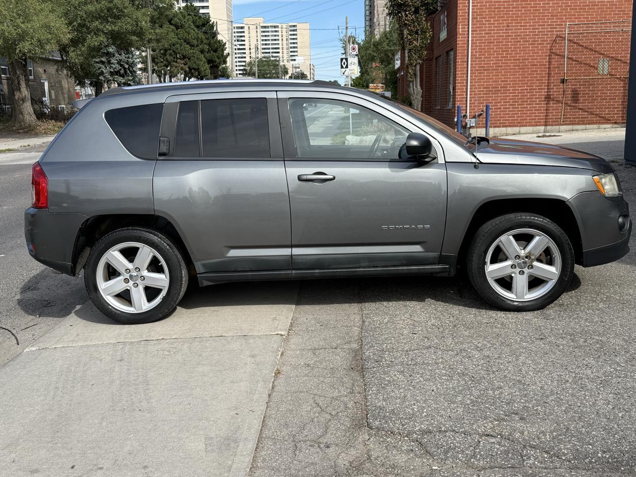 2012 Jeep Compass LIMITED Photo