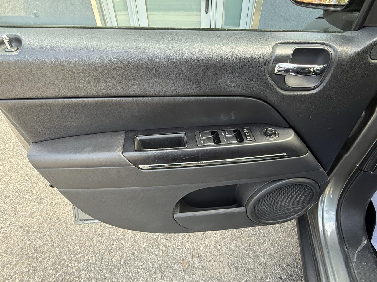 2012 Jeep Compass LIMITED Photo
