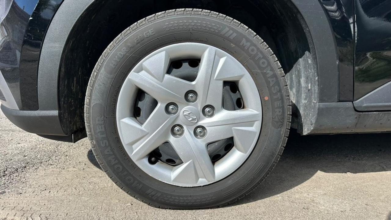 2021 Hyundai Venue * MANUAL * NO ACCIDENTS SE Photo