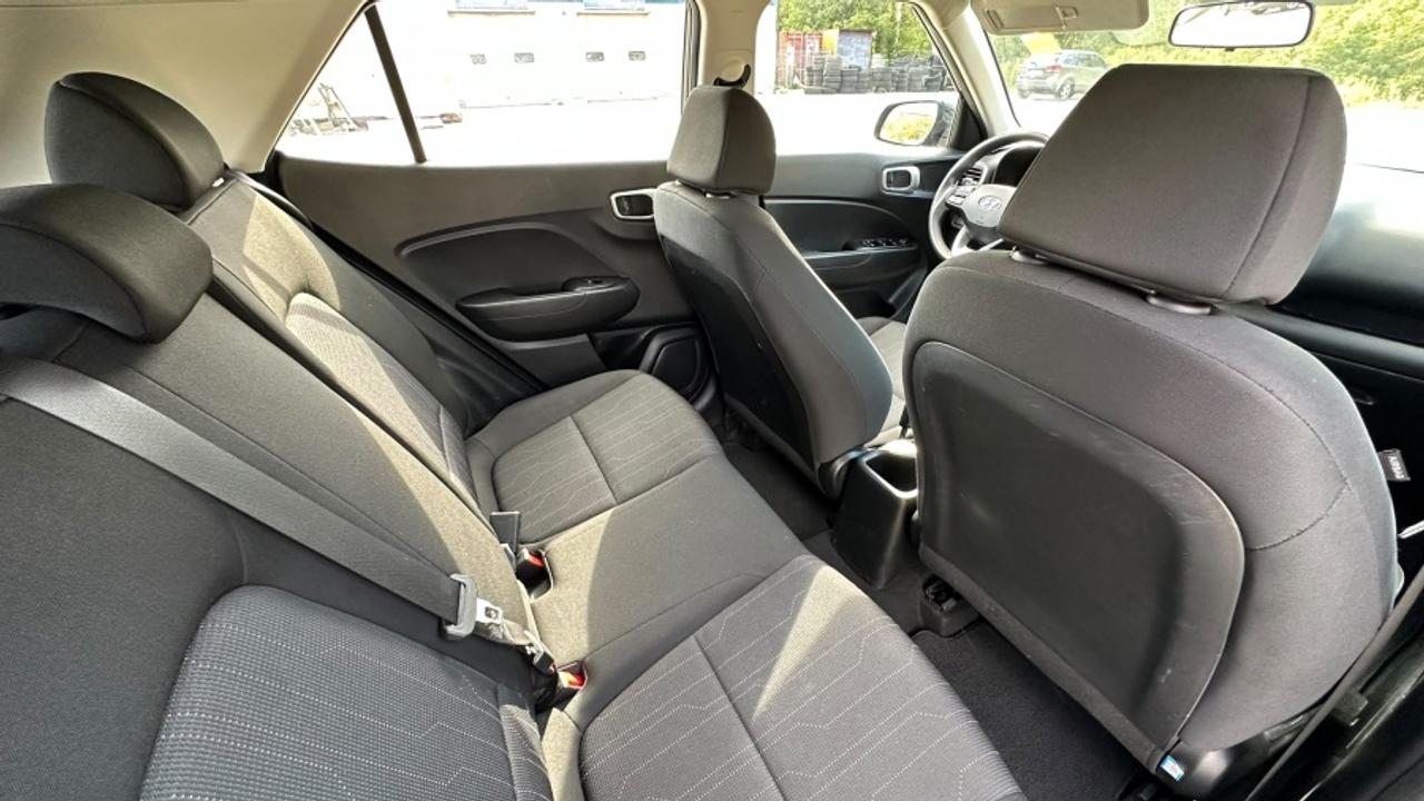 2021 Hyundai Venue * MANUAL * NO ACCIDENTS SE Photo