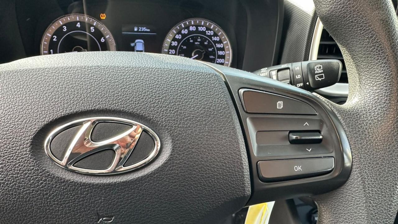 2021 Hyundai Venue * MANUAL * NO ACCIDENTS SE Photo