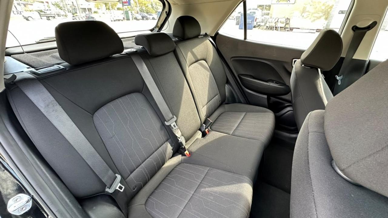 2021 Hyundai Venue * MANUAL * NO ACCIDENTS SE Photo