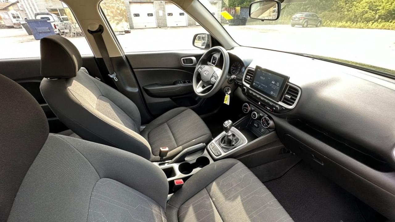 2021 Hyundai Venue * MANUAL * NO ACCIDENTS SE Photo
