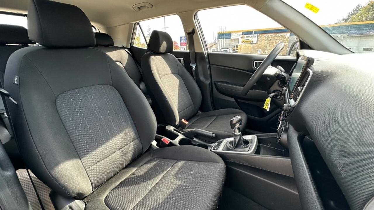 2021 Hyundai Venue * MANUAL * NO ACCIDENTS SE Photo