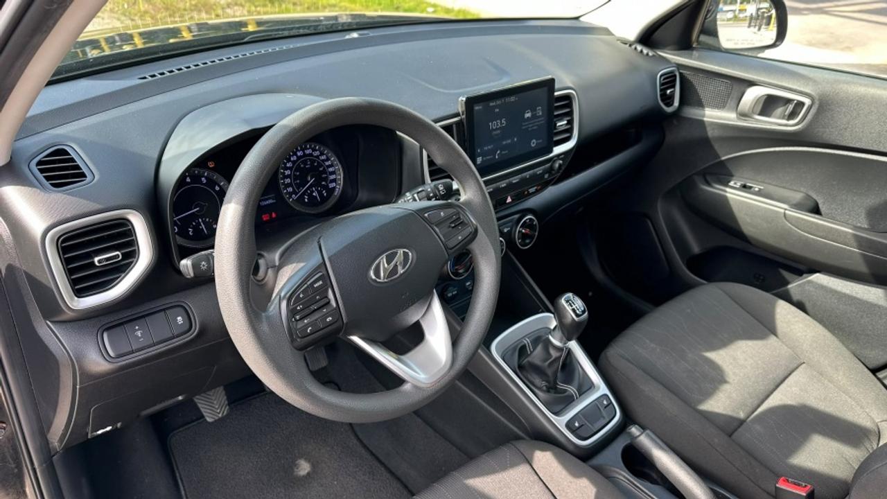 2021 Hyundai Venue * MANUAL * NO ACCIDENTS SE Photo