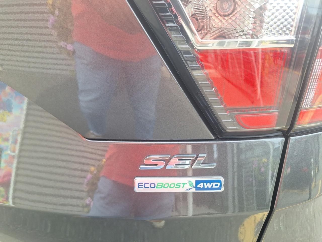 2018 Ford Escape SEL 4WD Photo