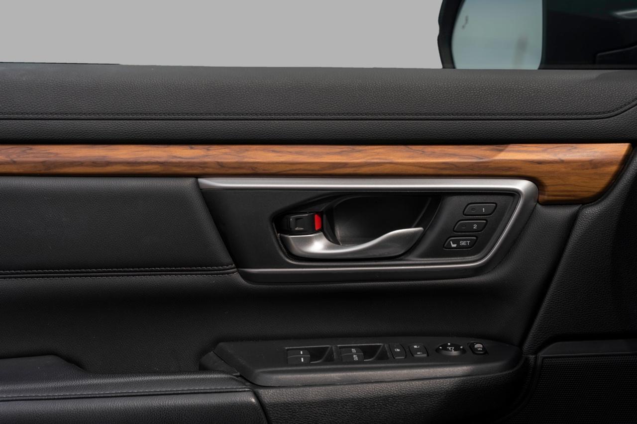2017 Honda CR-V Touring Photo