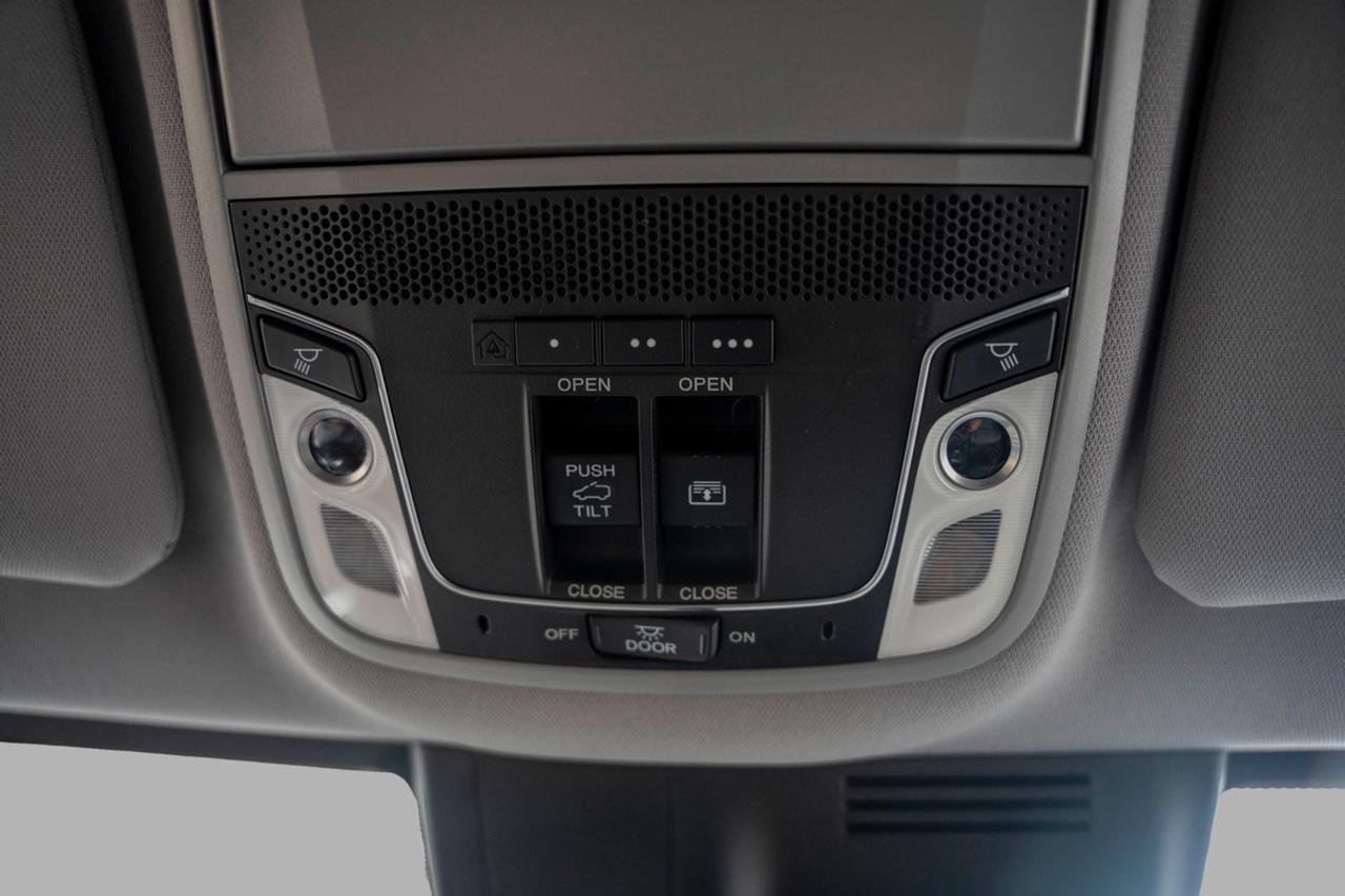 2017 Honda CR-V Touring Photo