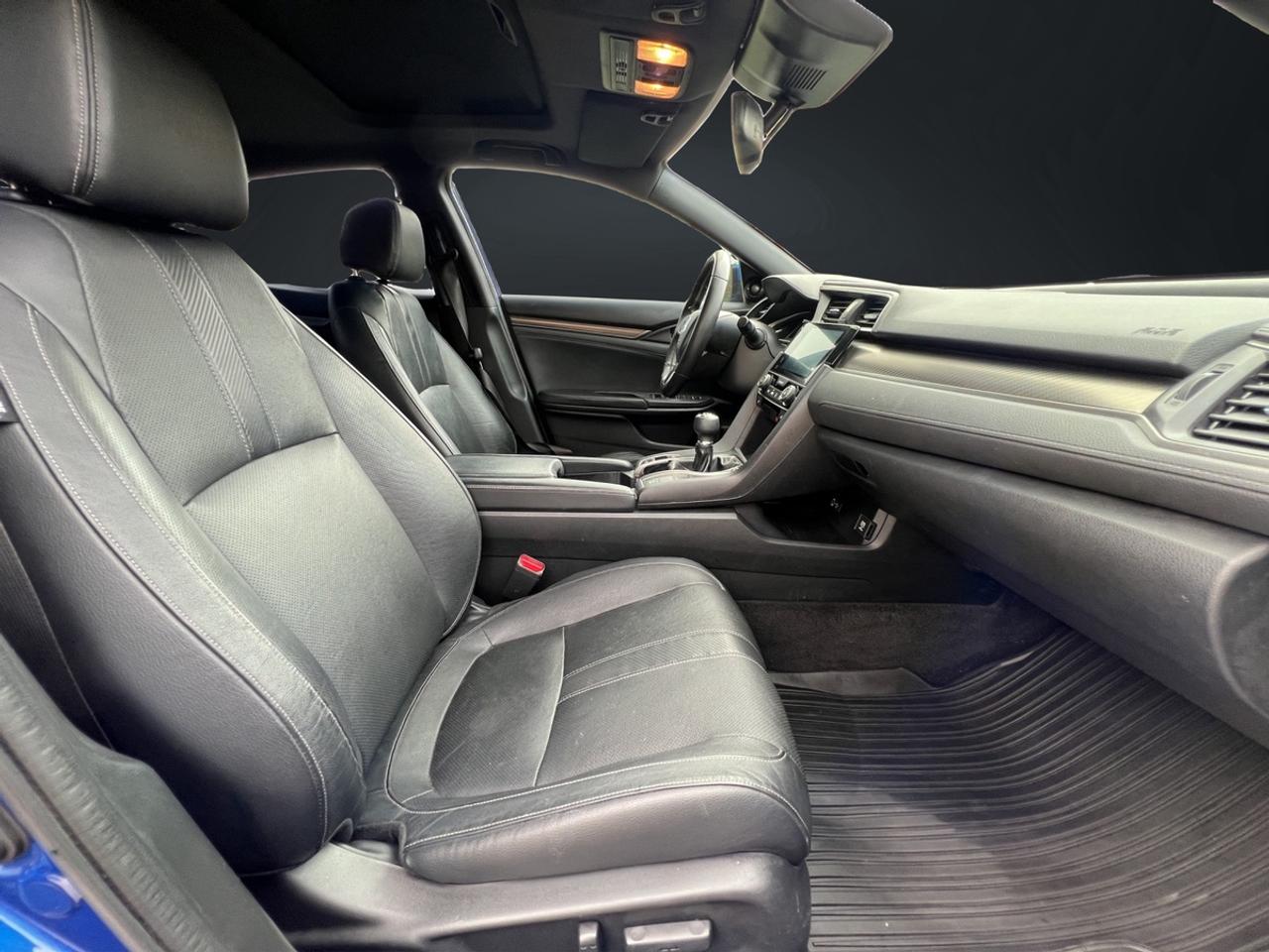 2017 Honda Civic Touring Photo