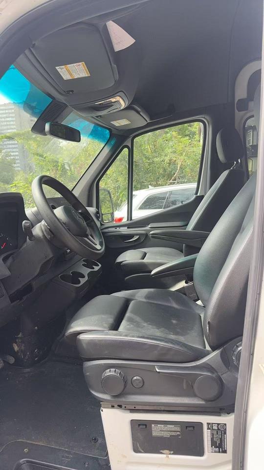2021 Mercedes-Benz Sprinter 2500 Photo3