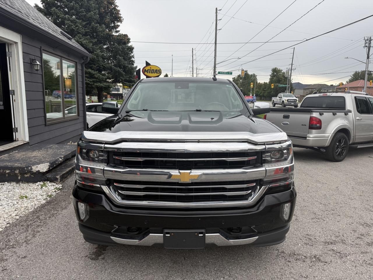 2017 Chevrolet Silverado 1500 High Country Crew Photo