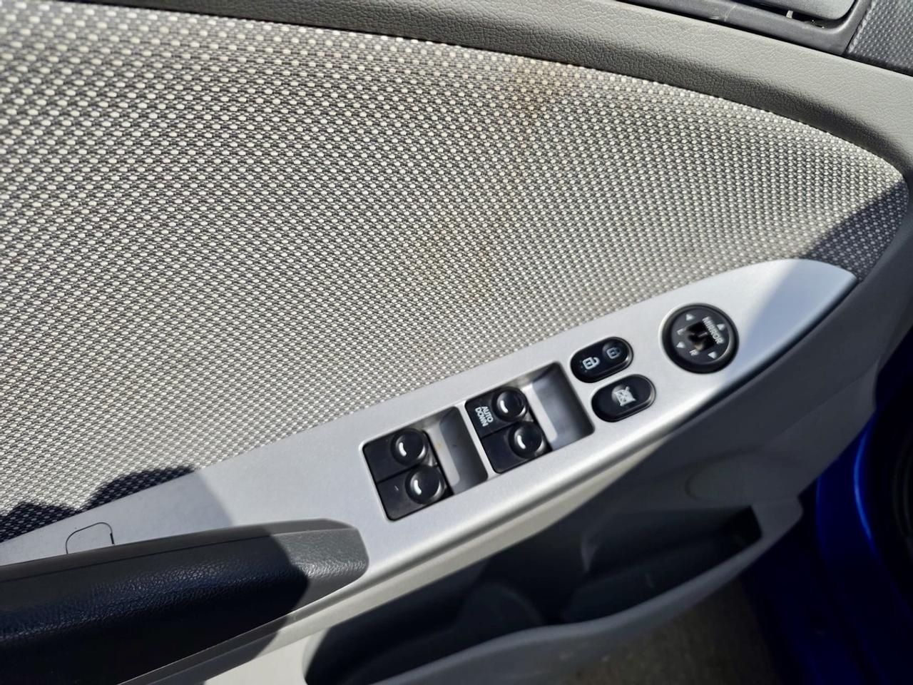 2013 Hyundai Accent GLS Photo