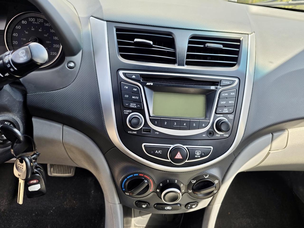2013 Hyundai Accent GLS Photo