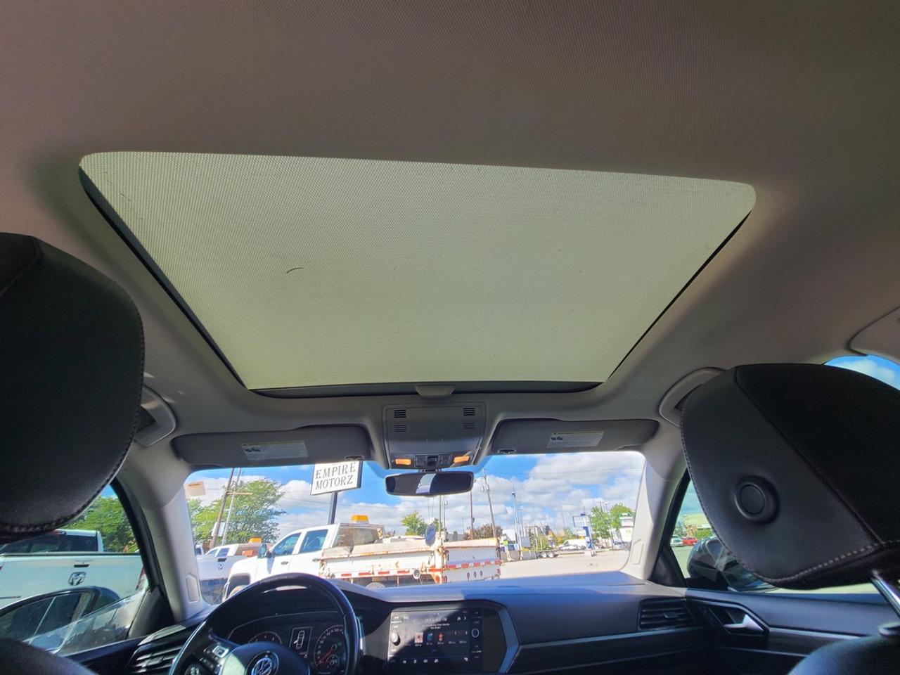 2019 Volkswagen Jetta SEL Photo