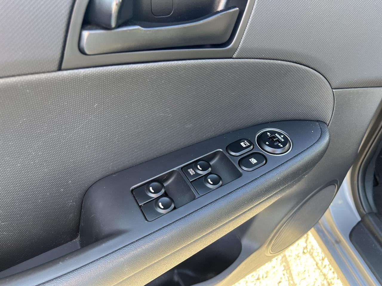 2012 Hyundai Elantra GLS Photo