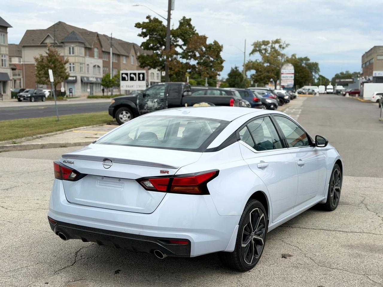 2023 Nissan Altima SR Photo