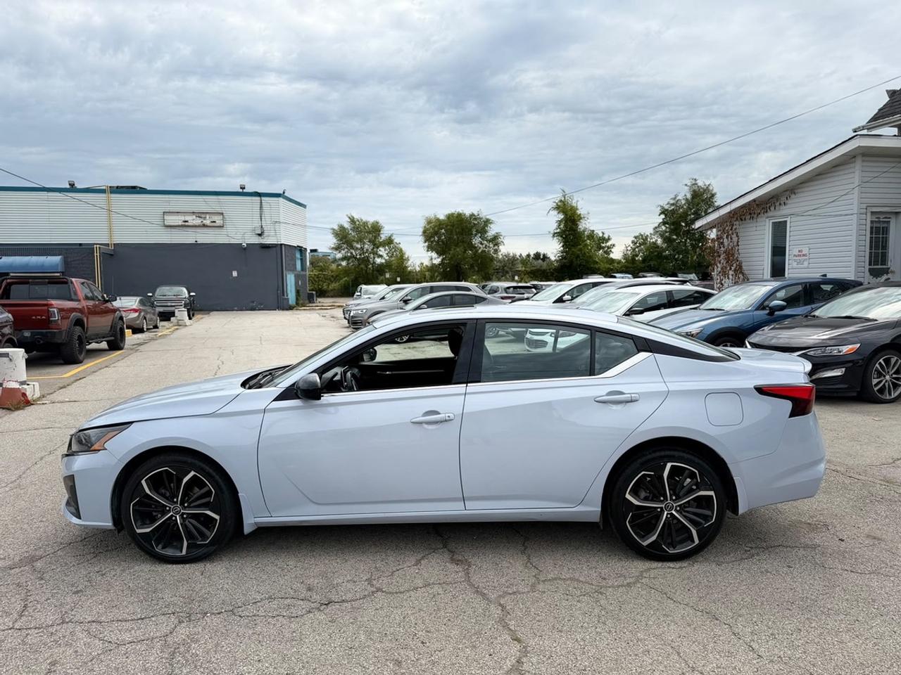 2023 Nissan Altima SR Photo