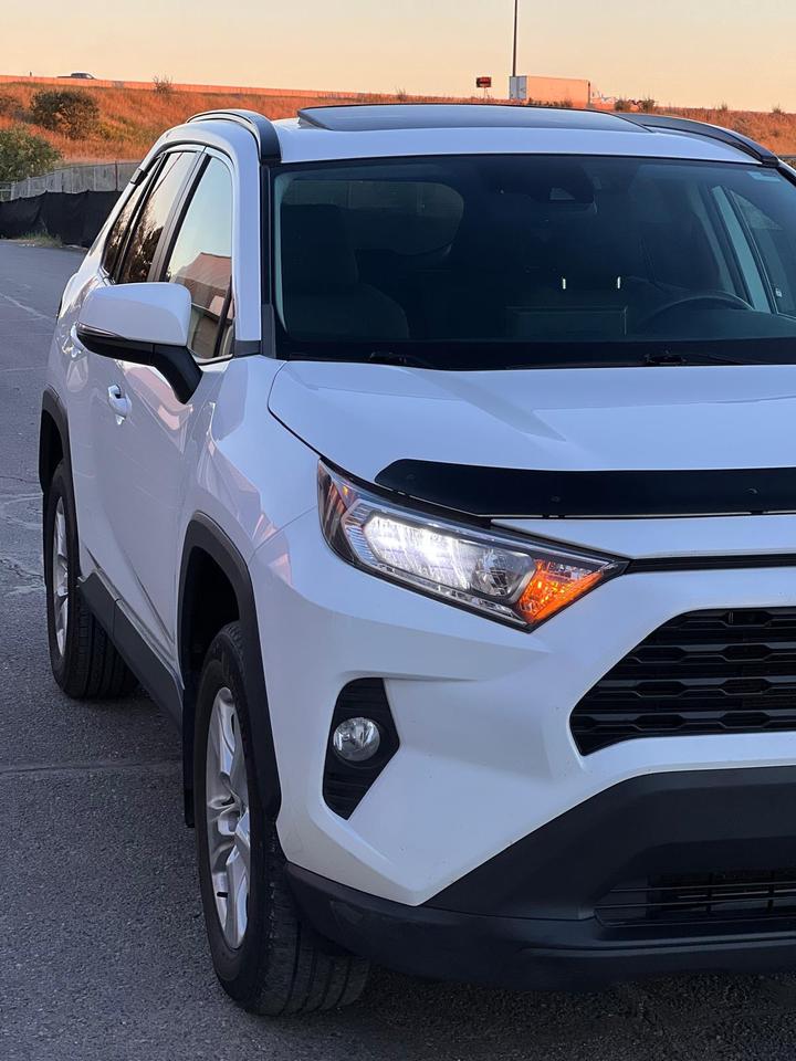2021 Toyota RAV4 XLE | SUNROOF | AWD | NO ACCIDENT Photo