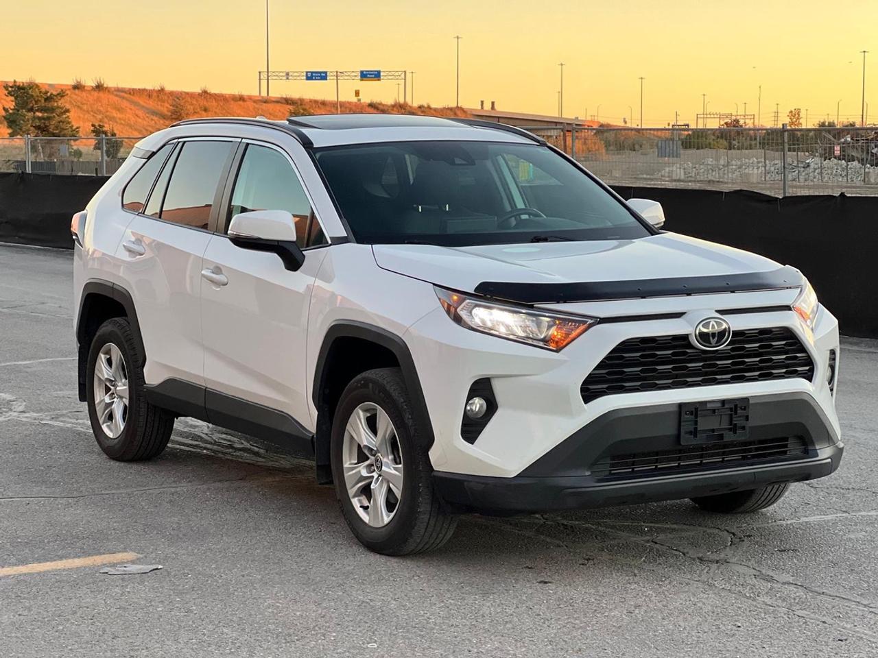 2021 Toyota RAV4 XLE | SUNROOF | AWD | NO ACCIDENT Photo