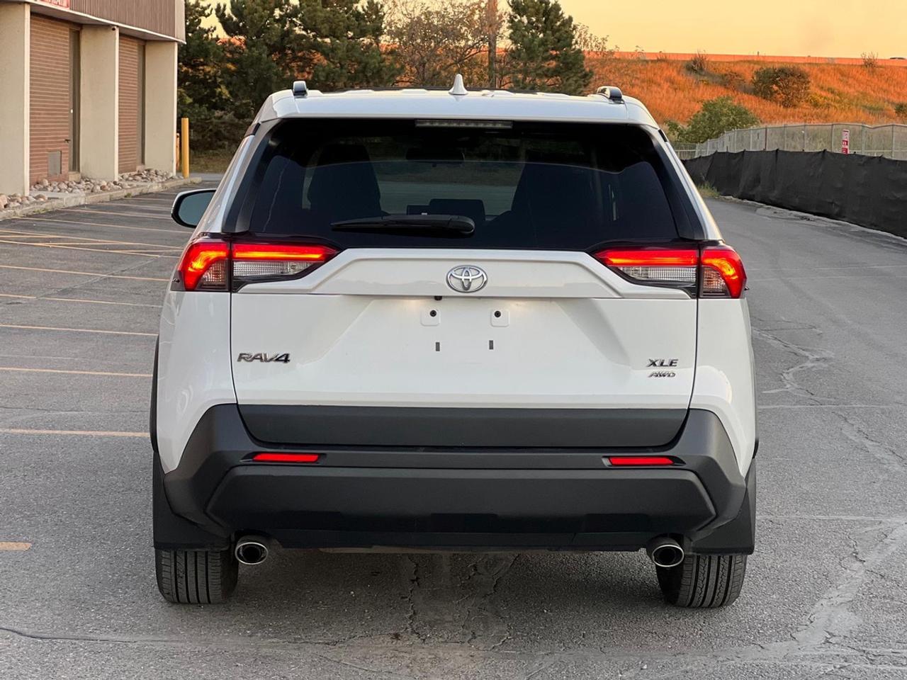 2021 Toyota RAV4 XLE | SUNROOF | AWD | NO ACCIDENT Photo