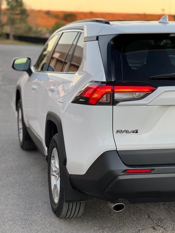 2021 Toyota RAV4 XLE | SUNROOF | AWD | NO ACCIDENT Photo