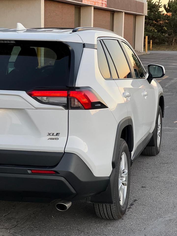 2021 Toyota RAV4 XLE | SUNROOF | AWD | NO ACCIDENT Photo