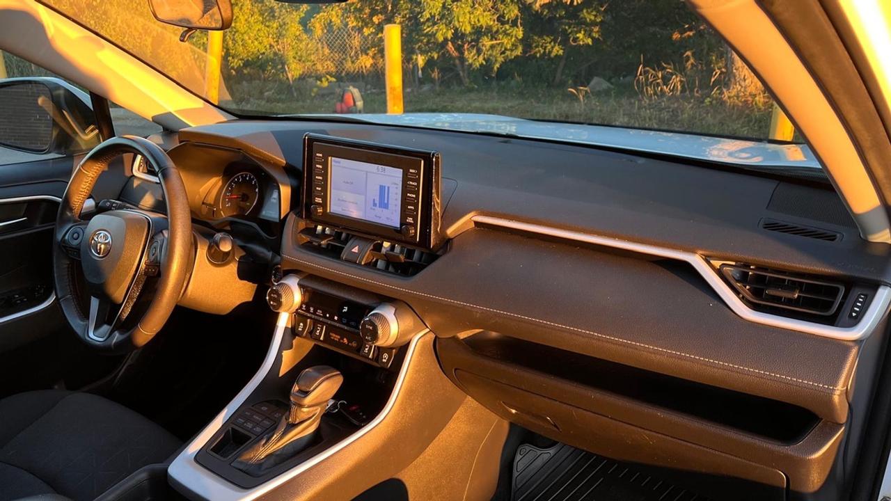 2021 Toyota RAV4 XLE | SUNROOF | AWD | NO ACCIDENT Photo