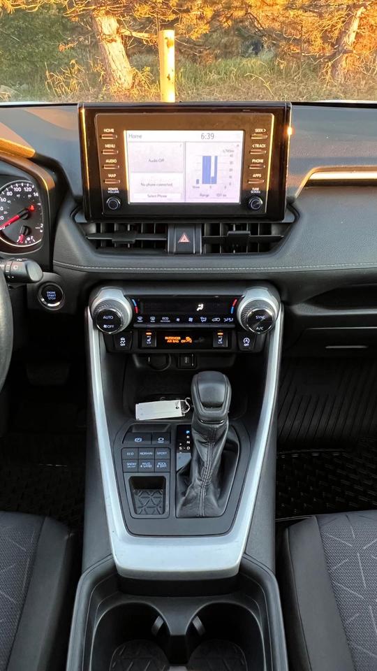 2021 Toyota RAV4 XLE | SUNROOF | AWD | NO ACCIDENT Photo