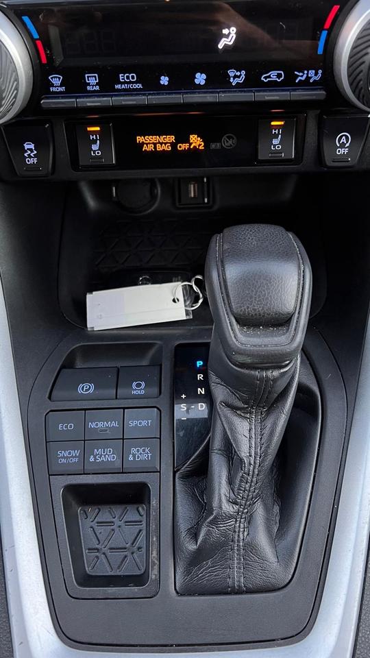2021 Toyota RAV4 XLE | SUNROOF | AWD | NO ACCIDENT Photo