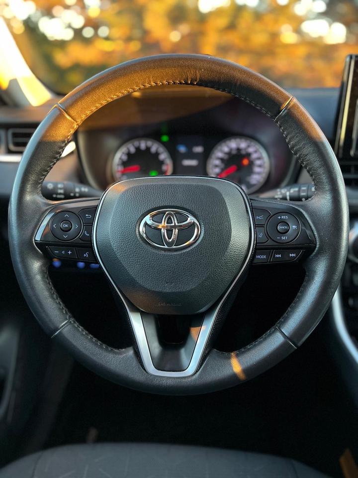 2021 Toyota RAV4 XLE | SUNROOF | AWD | NO ACCIDENT Photo