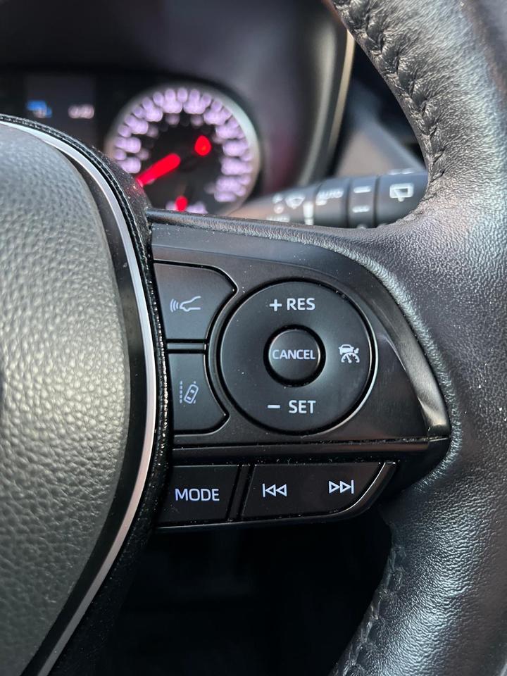 2021 Toyota RAV4 XLE | SUNROOF | AWD | NO ACCIDENT Photo