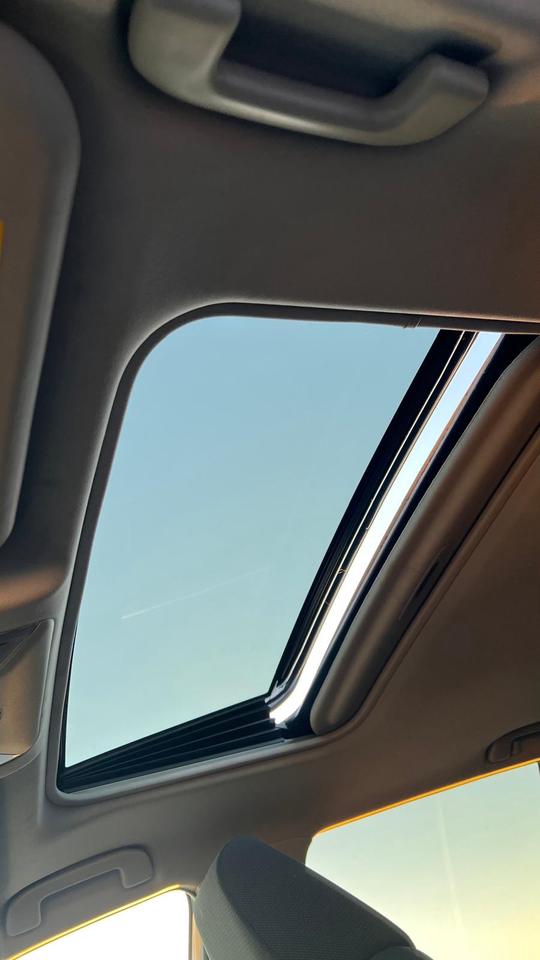 2021 Toyota RAV4 XLE | SUNROOF | AWD | NO ACCIDENT Photo