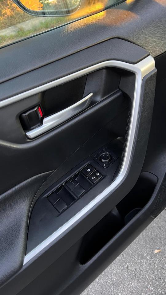 2021 Toyota RAV4 XLE | SUNROOF | AWD | NO ACCIDENT Photo