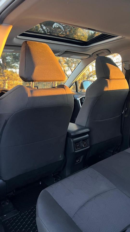 2021 Toyota RAV4 XLE | SUNROOF | AWD | NO ACCIDENT Photo