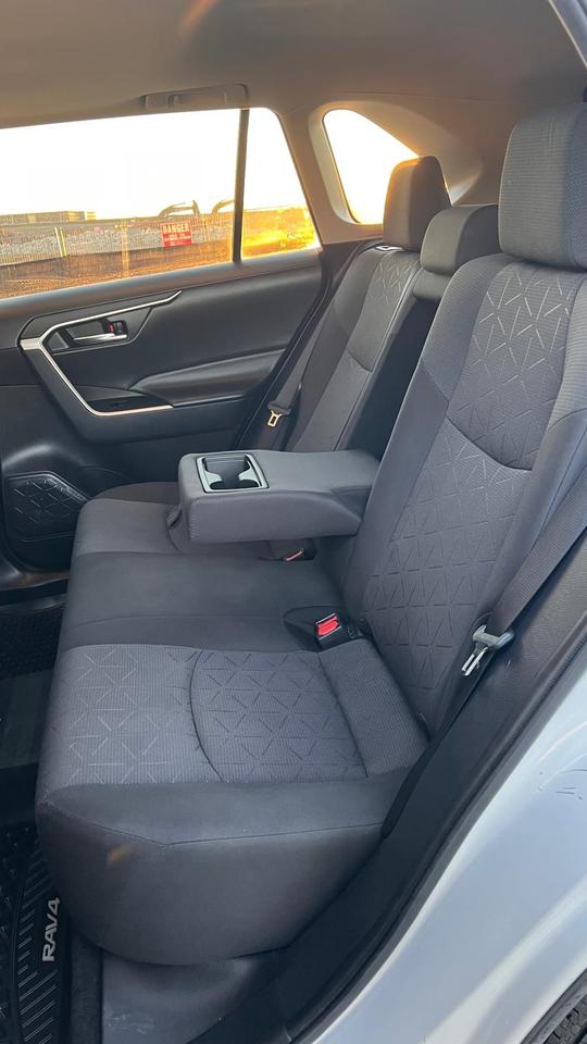 2021 Toyota RAV4 XLE | SUNROOF | AWD | NO ACCIDENT Photo