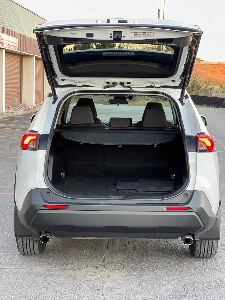 2021 Toyota RAV4 XLE | SUNROOF | AWD | NO ACCIDENT Photo
