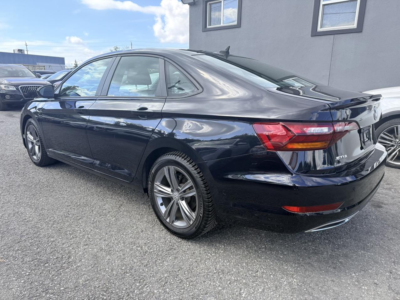 2019 Volkswagen Jetta HIGHLINE - R-LINE - R.CAMERA - 6-SPEED MANUAL! Photo