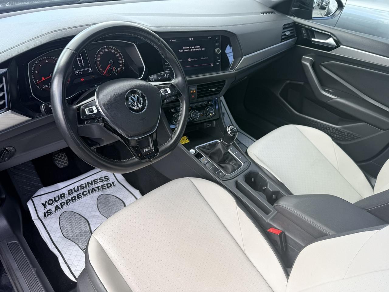 2019 Volkswagen Jetta HIGHLINE - R-LINE - R.CAMERA - 6-SPEED MANUAL! Photo