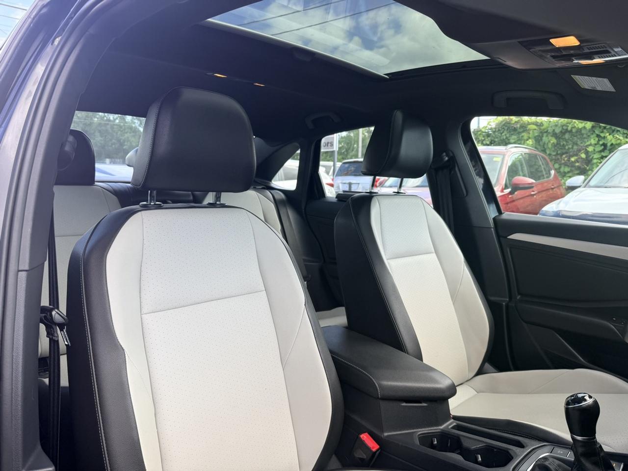 2019 Volkswagen Jetta HIGHLINE - R-LINE - R.CAMERA - 6-SPEED MANUAL! Photo