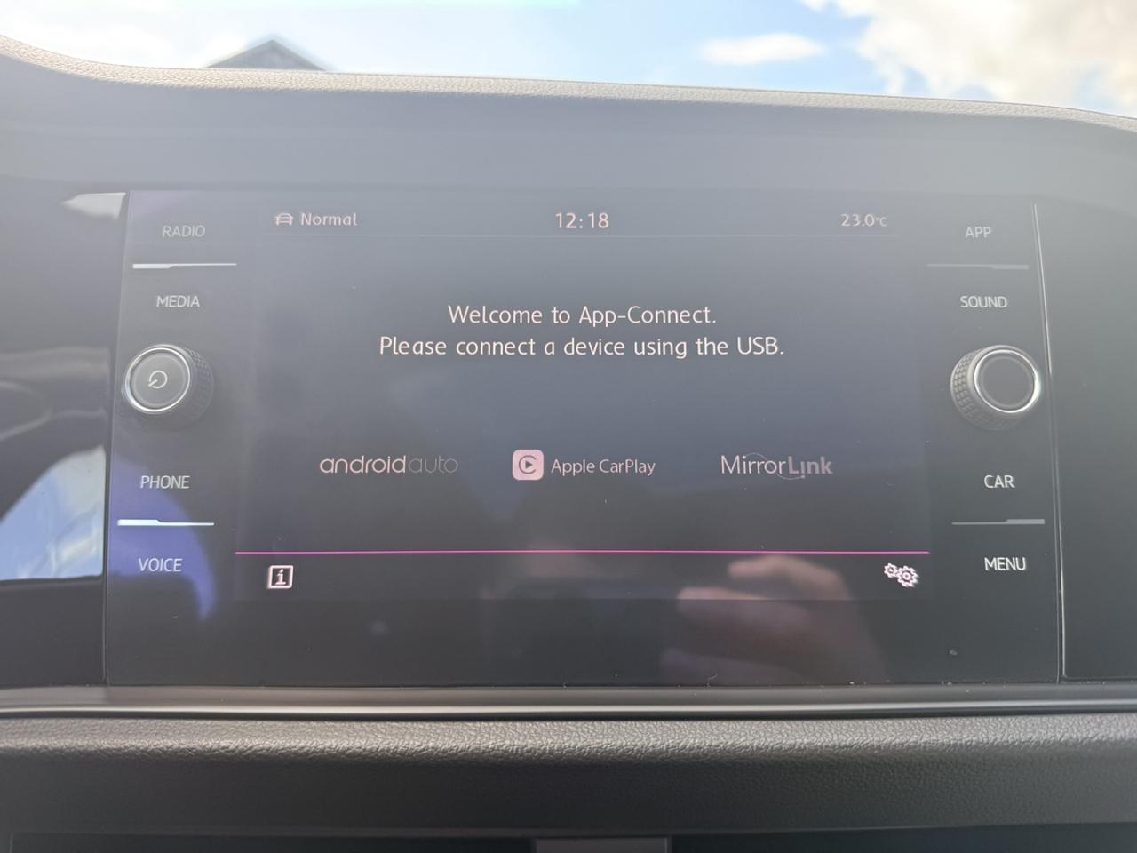 2019 Volkswagen Jetta HIGHLINE - R-LINE - R.CAMERA - 6-SPEED MANUAL! Photo