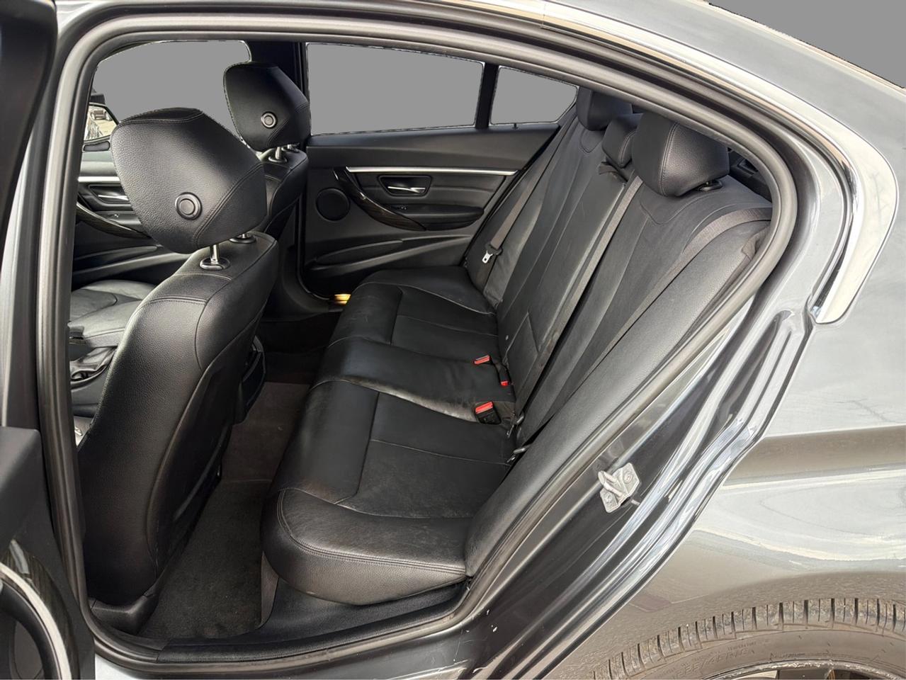 2017 BMW 3 Series 330i xDrive Photo