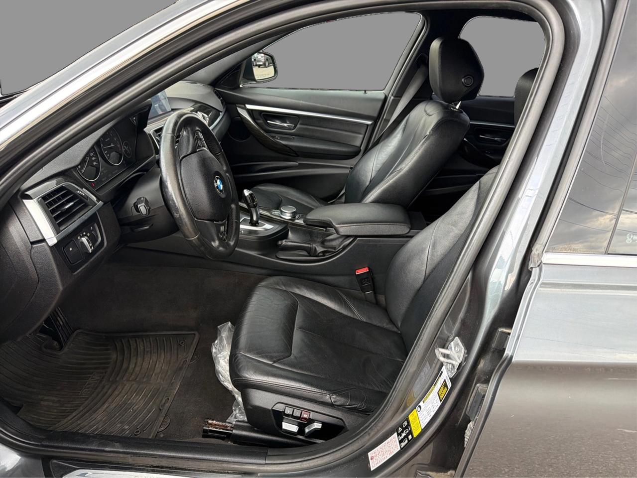 2017 BMW 3 Series 330i xDrive Photo